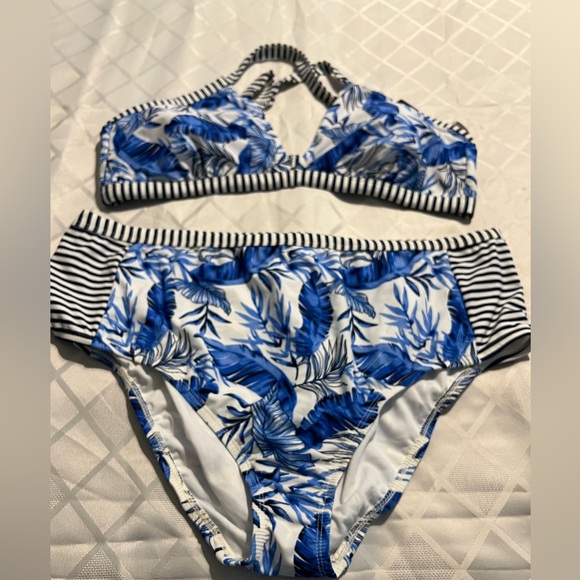 No Boundaries Swim No Boundaries Blue And White Leaf Print Bikini